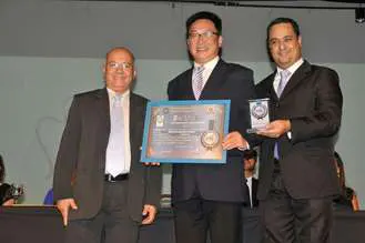 Dr.-Song-Nan-Hua-CRM-15399-DF-Especialista-em-Acupuntura-recebe-Certificado-2