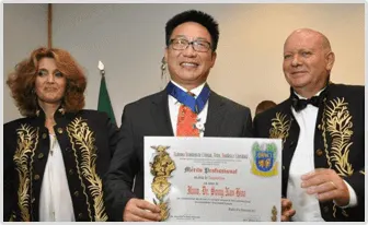 Dr.-Song-Nan-Hua-CRM-15399-DF-Especialista-em-Acupuntura-recebe-medalha-2